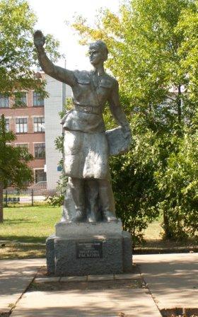 памятник М. Расковой